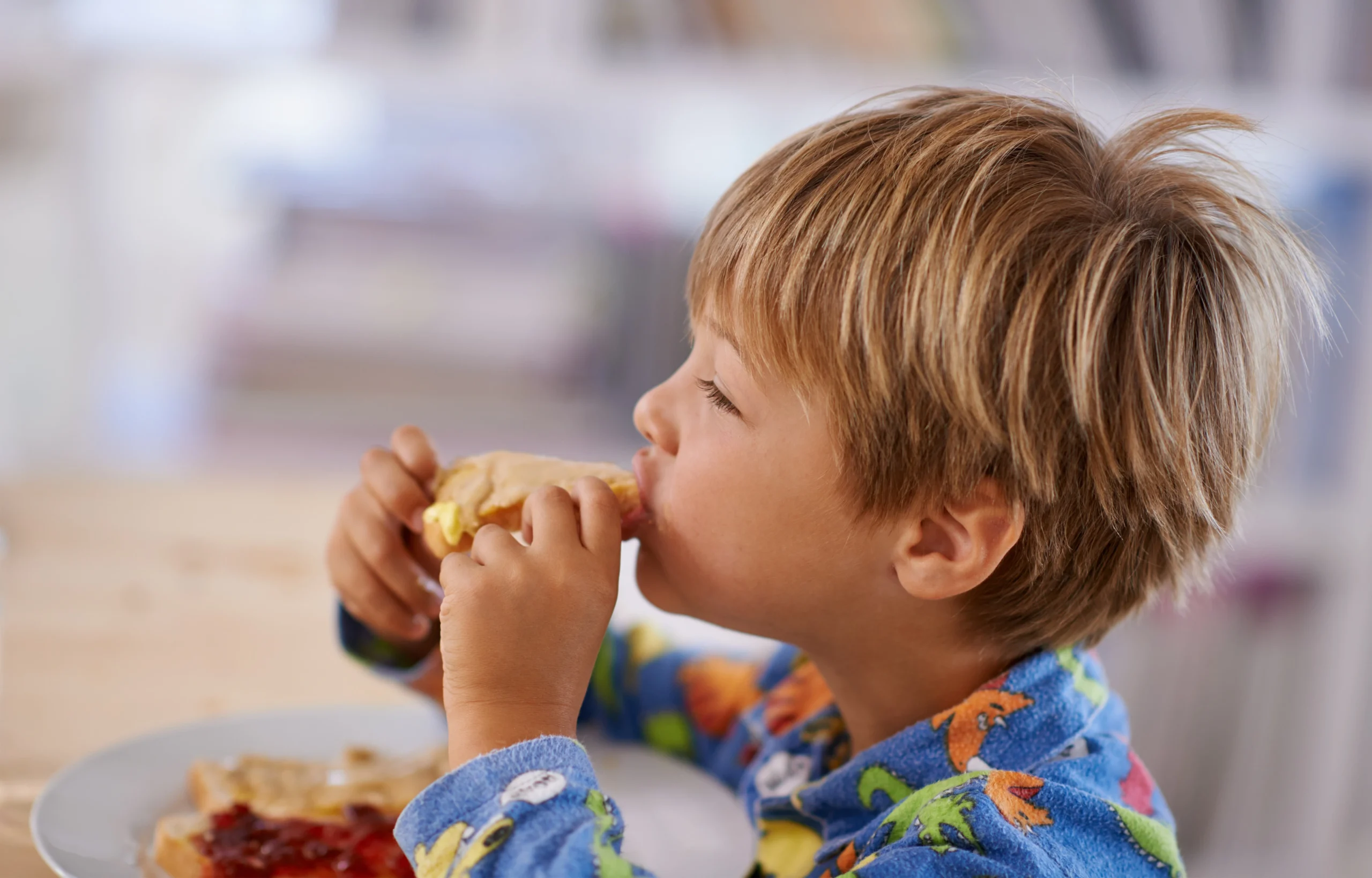 Taller infantil de cocina saludable con ingredientes frescos